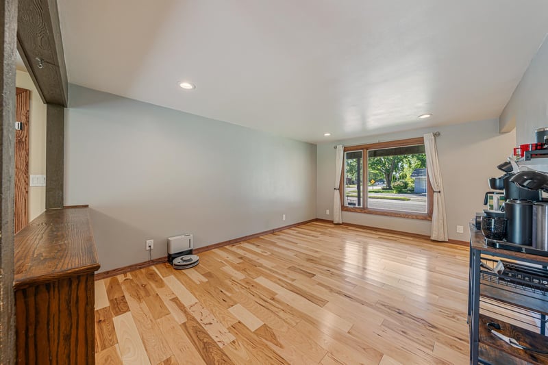 305 E Forest St, Black Creek, WI 54106