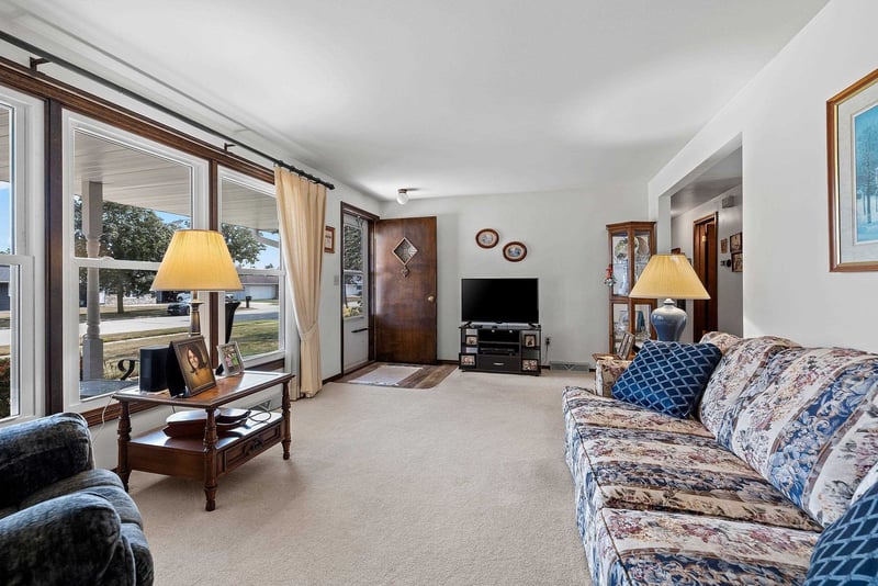 842 Fribourg St, De Pere, WI 54115