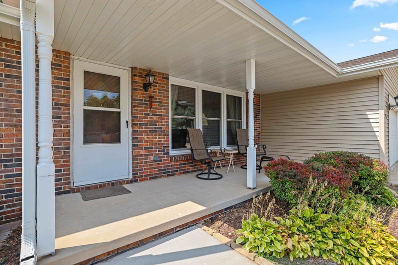 842 Fribourg St, De Pere, WI 54115