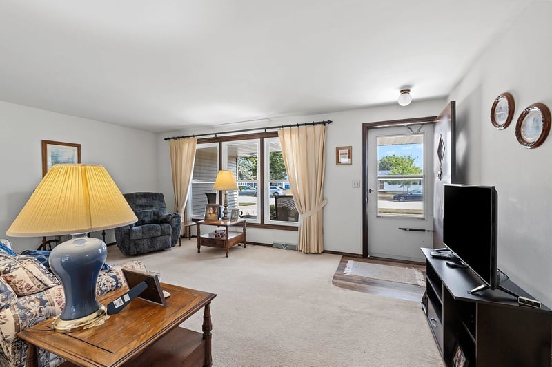842 Fribourg St, De Pere, WI 54115