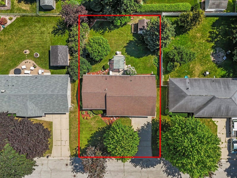 431 Robert Ln, Green Bay, WI 54311