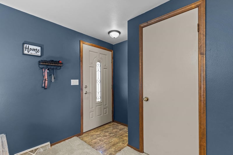 431 Robert Ln, Green Bay, WI 54311