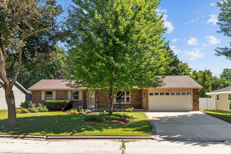 431 Robert Ln, Green Bay, WI 54311