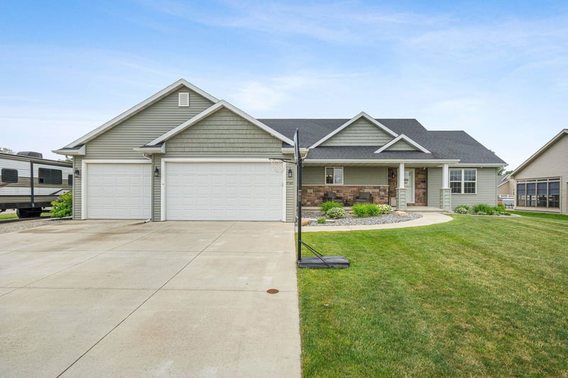 4866 N Wren Dr, Appleton, WI 54913-7301