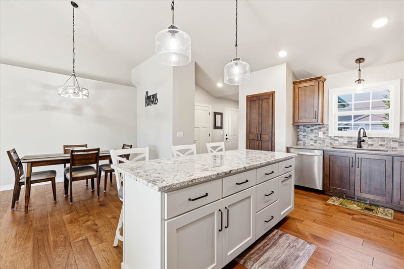 831 Sharon Ln, Pulaski, WI 54162