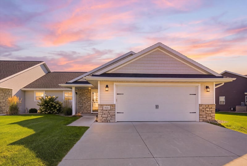 831 Sharon Ln, Pulaski, WI 54162
