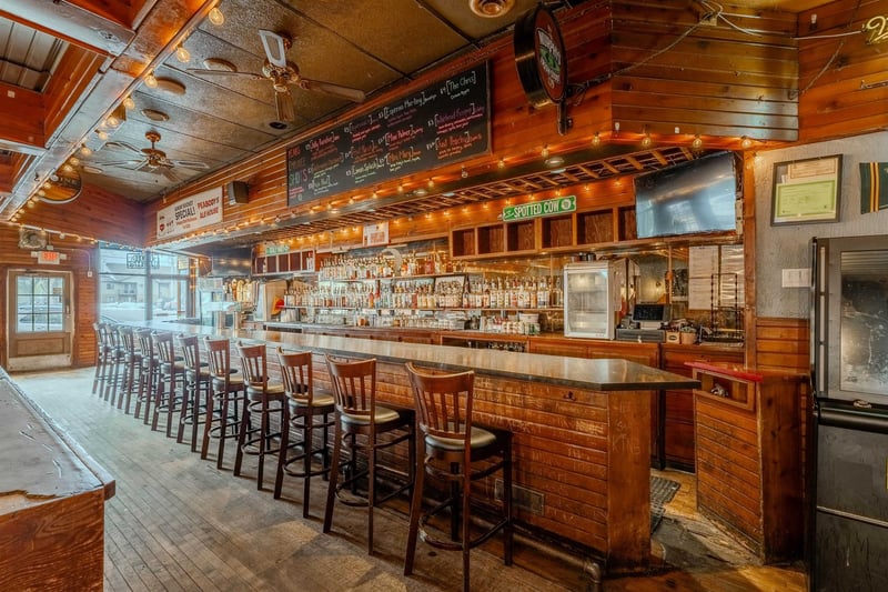 544 N Main St, Oshkosh, WI 54901-4925