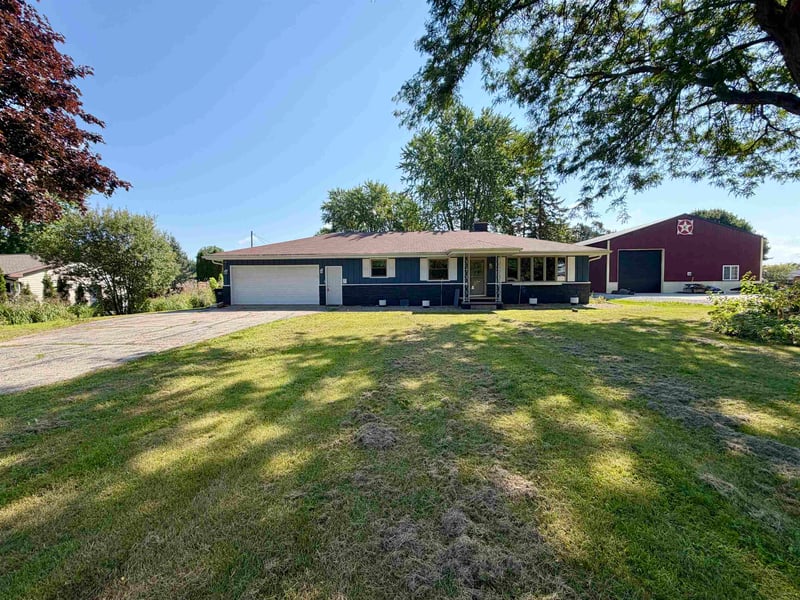 N1320 Ellen Ln, Greenville, WI 54942
