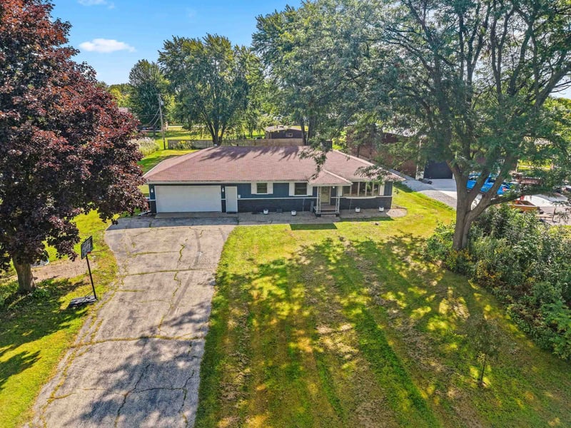 N1320 Ellen Ln, Greenville, WI 54942