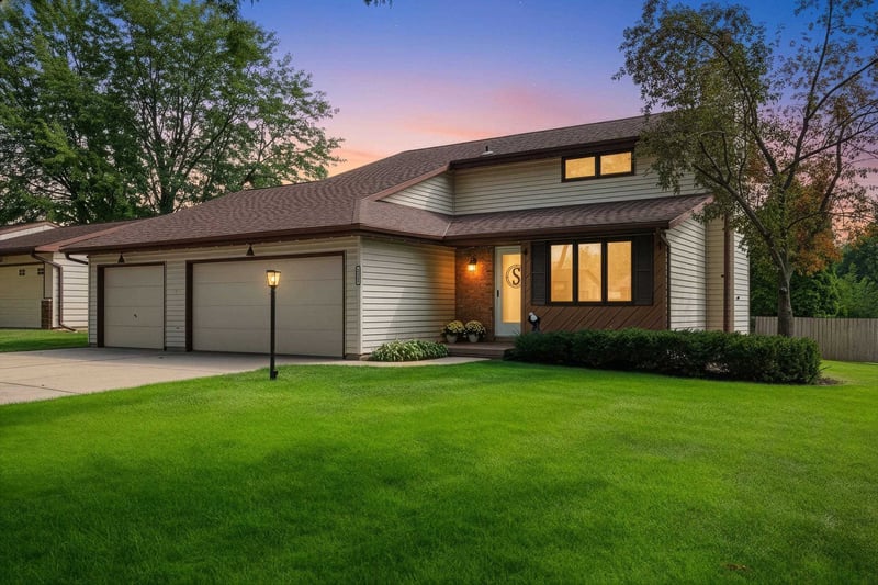 2564 Wildflower Row, Green Bay, WI 54311