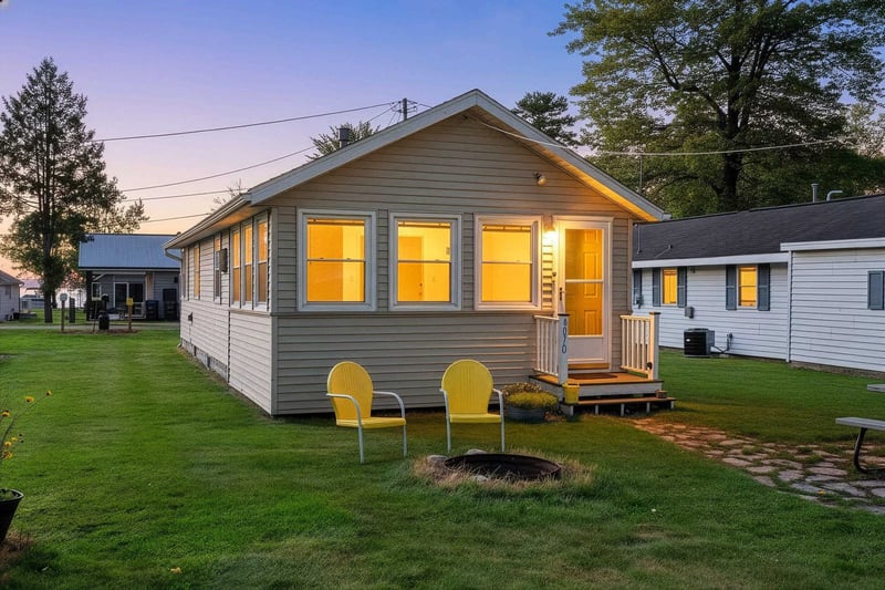 W6070 N Bay Cir, Shawano, WI 54166
