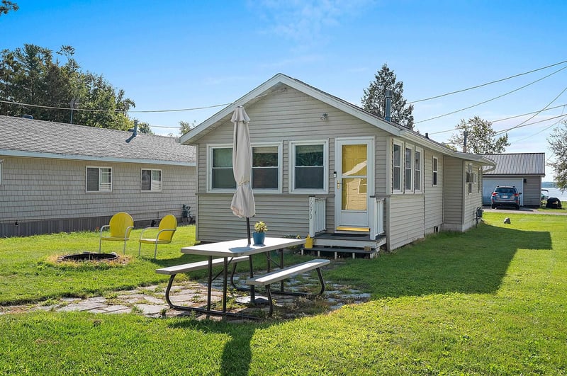W6070 N Bay Cir, Shawano, WI 54166