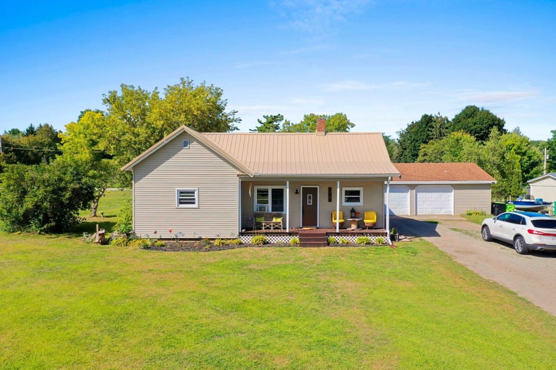 463 Green Bay Ave, Oconto Falls, WI 54154