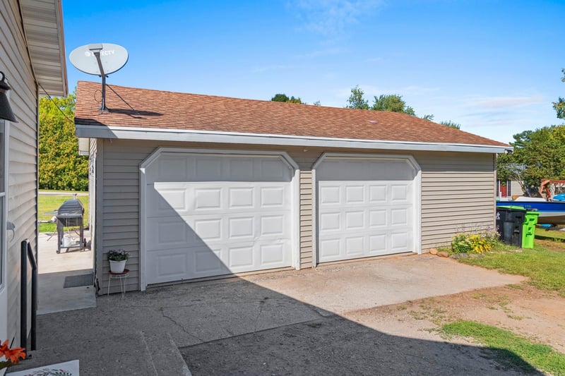 463 Green Bay Ave, Oconto Falls, WI 54154