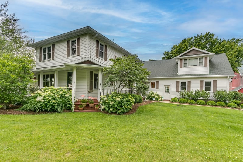 8379 Sauby Rd, Larsen, WI 54947