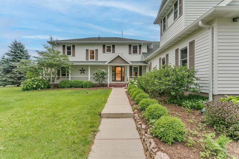 8379 Sauby Rd, Larsen, WI 54947