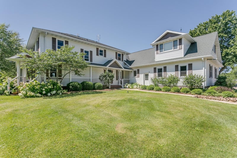 8379 Sauby Rd, Larsen, WI 54947