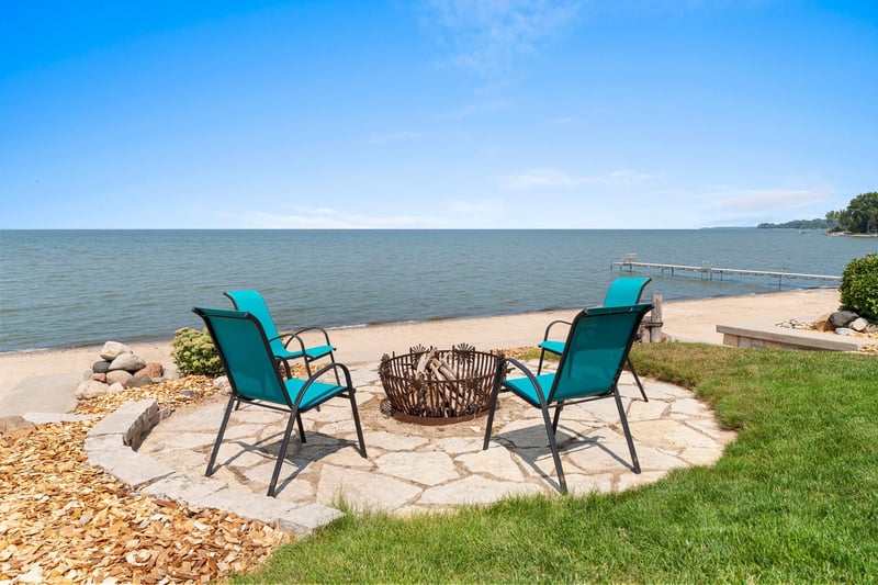 6415 Sturgeon Bay Rd, Luxemburg, WI 54217