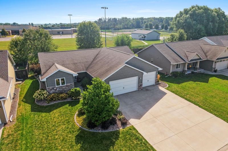 N9046 Spring Valley Rd, Menasha, WI 54952