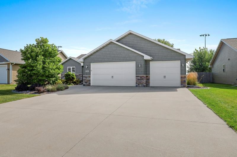N9046 Spring Valley Rd, Menasha, WI 54952
