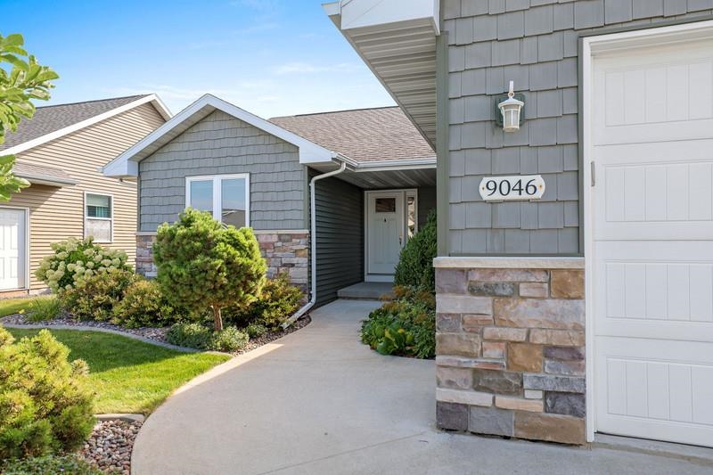 N9046 Spring Valley Rd, Menasha, WI 54952
