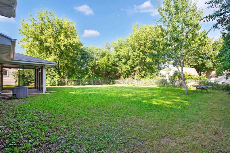 1030 Devonshire Dr, Oshkosh, WI 54902