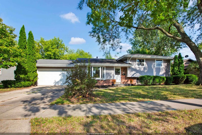 1030 Devonshire Dr, Oshkosh, WI 54902