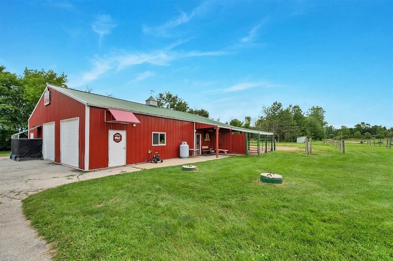 N4288 Green Valley Rd, Krakow, WI 54137