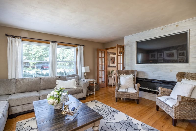 1914 Amy Jo Dr, Oshkosh, WI 54904-8842