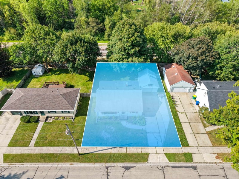 1335 San Jose Pl, Green Bay, WI 54303