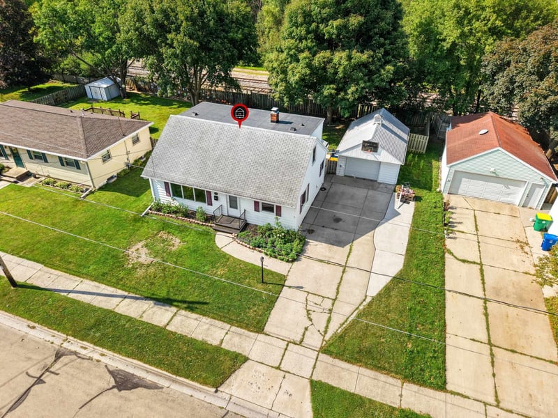 1335 San Jose Pl, Green Bay, WI 54303