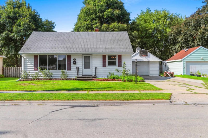 1335 San Jose Pl, Green Bay, WI 54303
