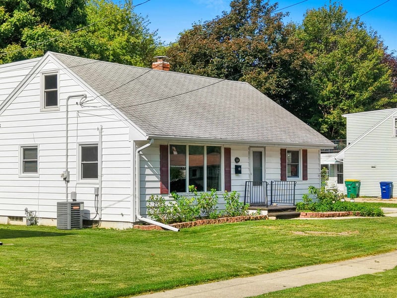1335 San Jose Pl, Green Bay, WI 54303