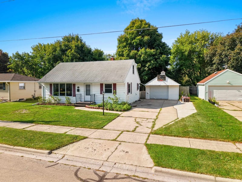 1335 San Jose Pl, Green Bay, WI 54303