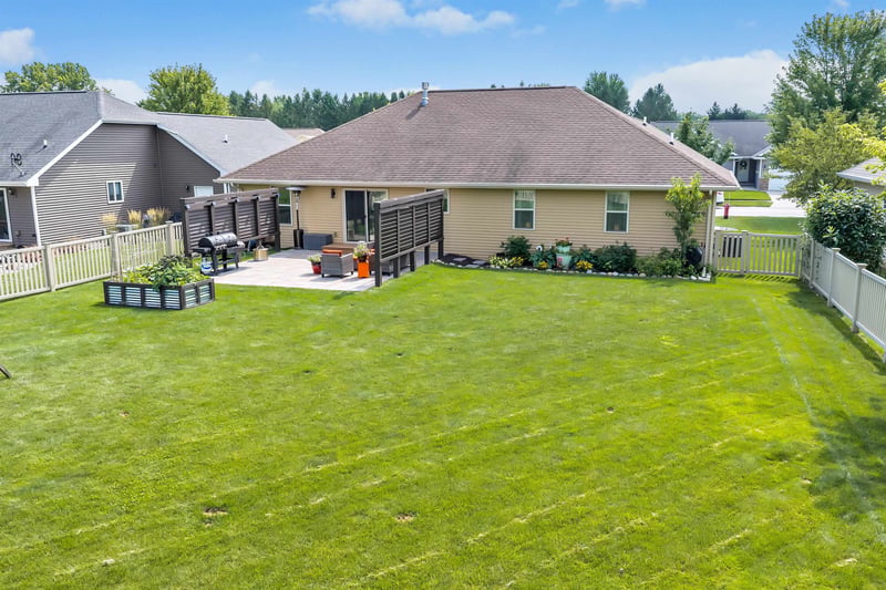 648 Pebblestone Cir, Hobart, WI 54155-9383