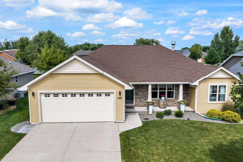 648 Pebblestone Cir, Hobart, WI 54155-9383
