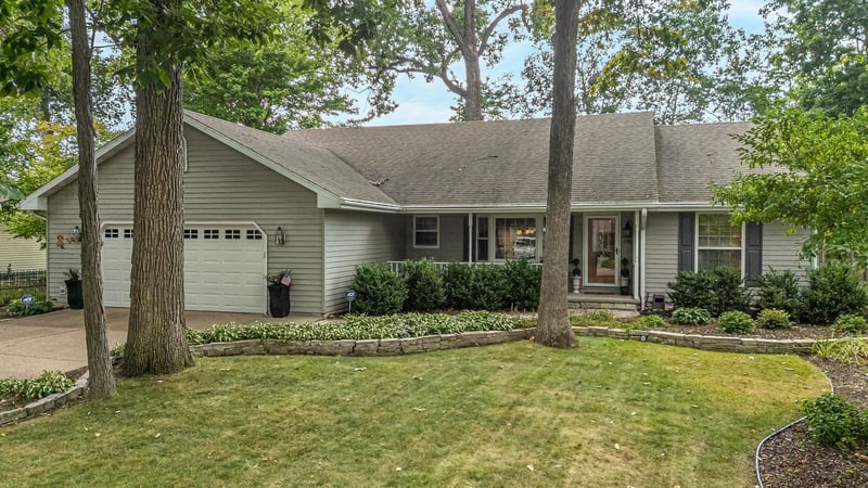 1794 Garnet Ct, Menasha, WI 54952