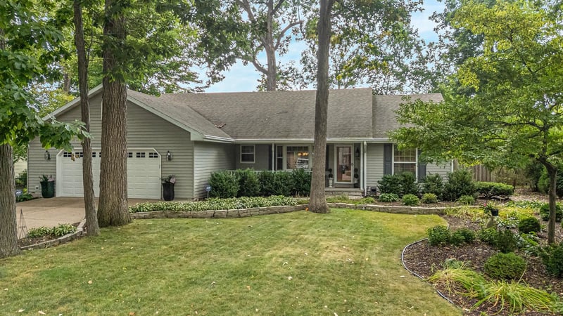 1794 Garnet Ct, Menasha, WI 54952