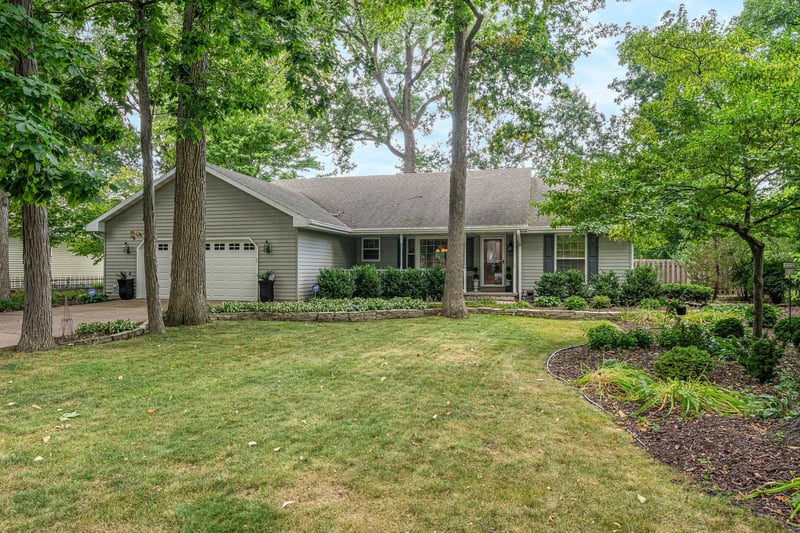 1794 Garnet Ct, Menasha, WI 54952