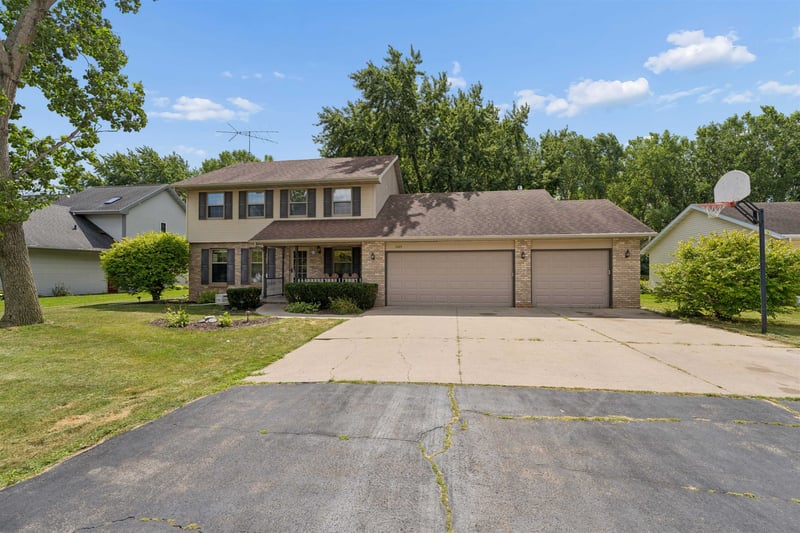1029 Highland Park Rd, Neenah, WI 54956