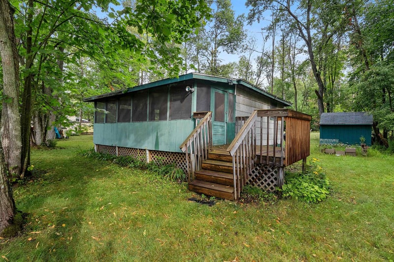 9561 Milwaukee Ln, Gillett, WI 54124
