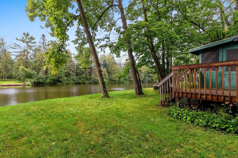 9561 Milwaukee Ln, Gillett, WI 54124