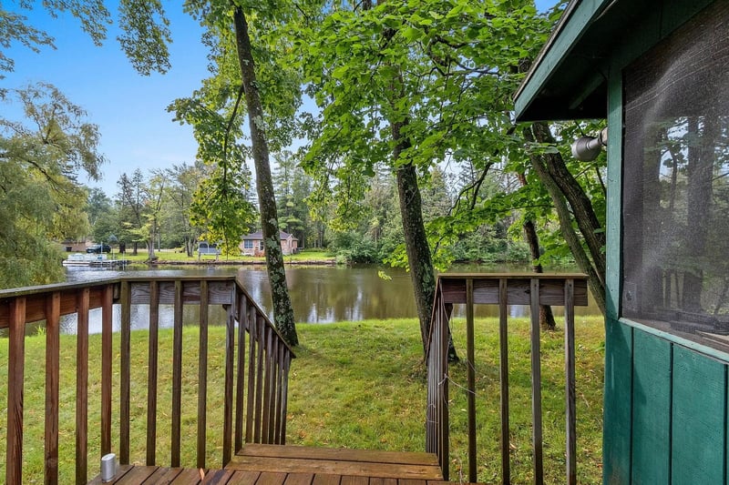 9561 Milwaukee Ln, Gillett, WI 54124