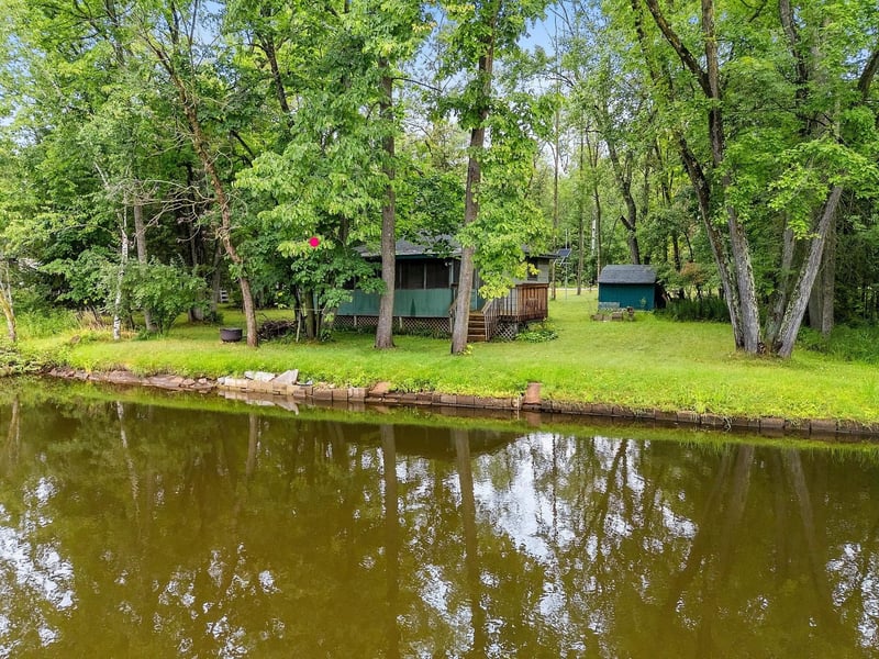 9561 Milwaukee Ln, Gillett, WI 54124
