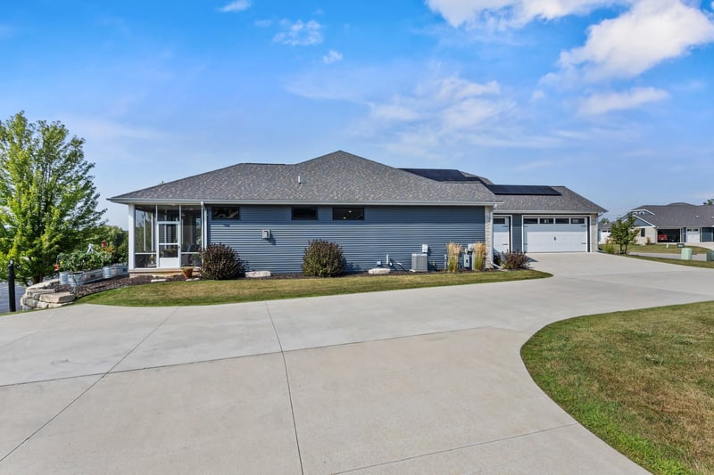 2742 Castaway Ct, Green Bay, WI 54311
