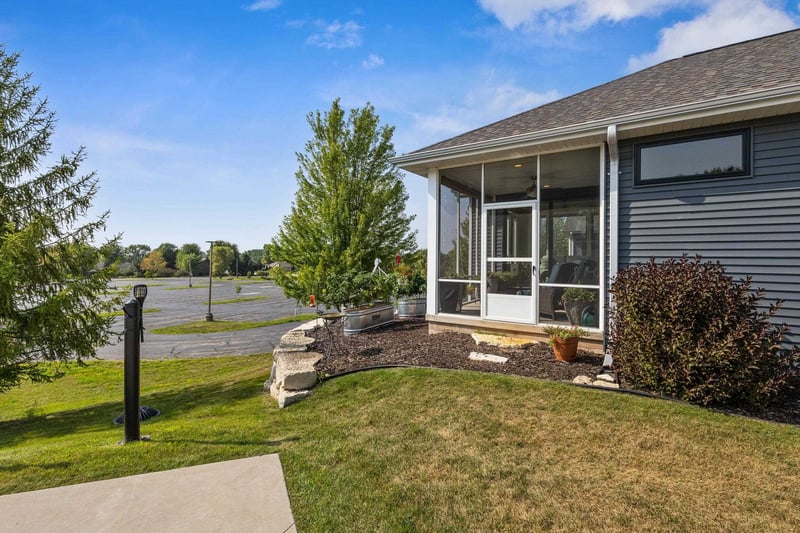 2742 Castaway Ct, Green Bay, WI 54311