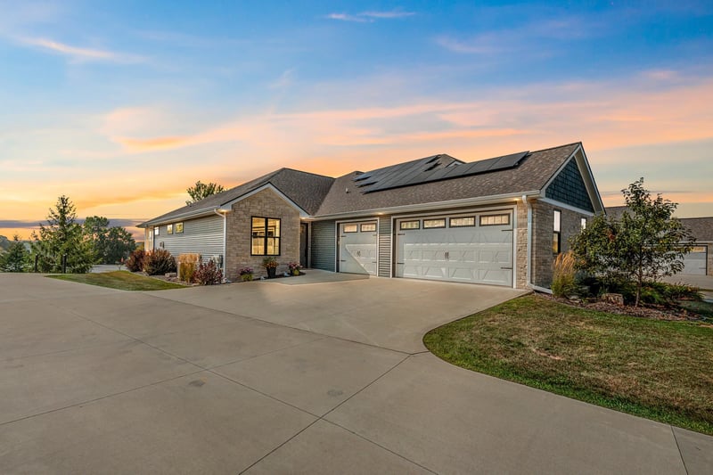 2742 Castaway Ct, Green Bay, WI 54311