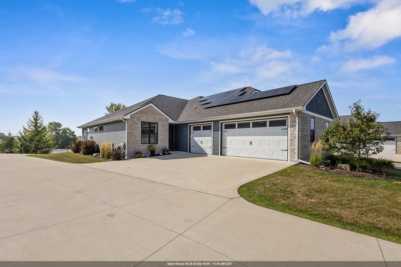 2742 Castaway Ct, Green Bay, WI 54311