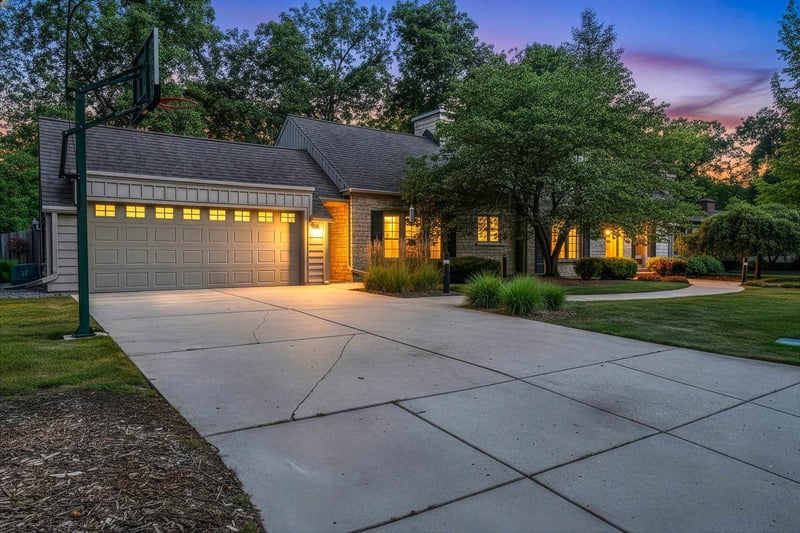 938 Hickory Ave, De Pere, WI 54115