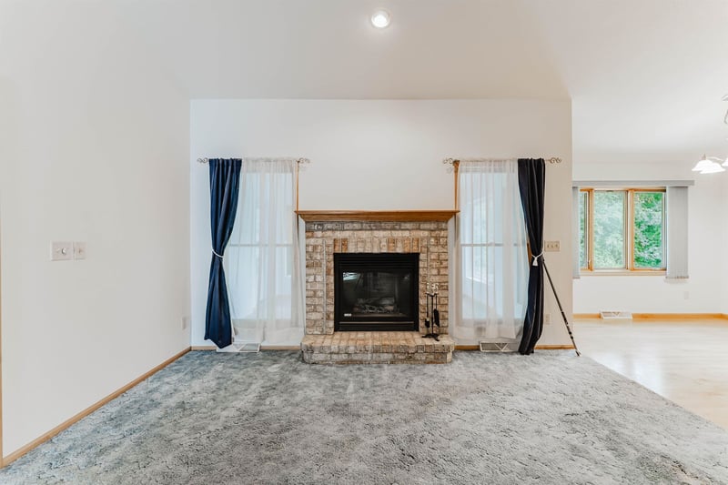 465 W Packer Ave, Oshkosh, WI 54901-1585
